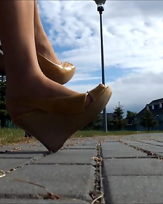 wifes pantyhosed feet in pumps, candid shoeplay